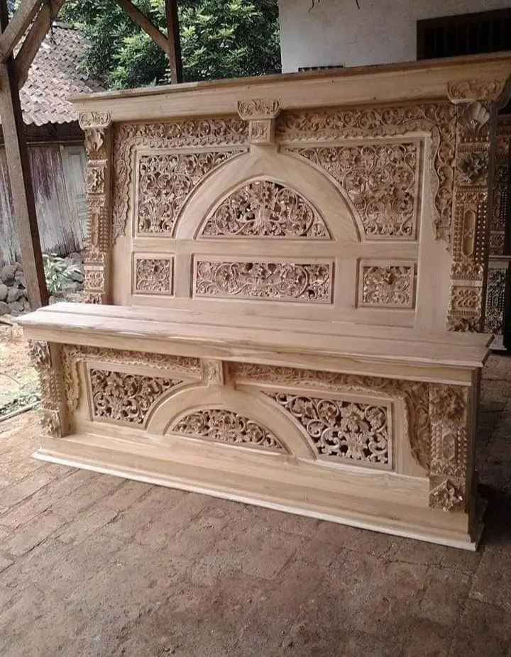 Dipan Gebyok Ukiran Jawa Klasik