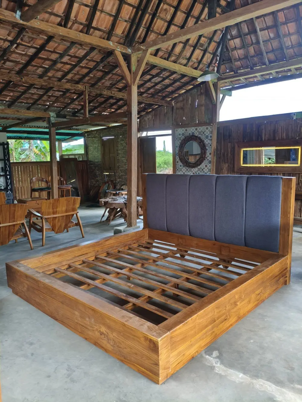 Deskripsi Produk Tempat Tidur Kayu Jati Ukuran 180x200 (King Size)