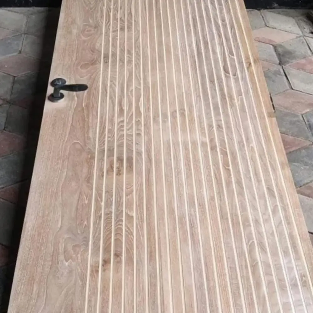 Pintu Utama Minimalis Modern Kayu Solid (Model Kisi Vertikal + Smart Lock)