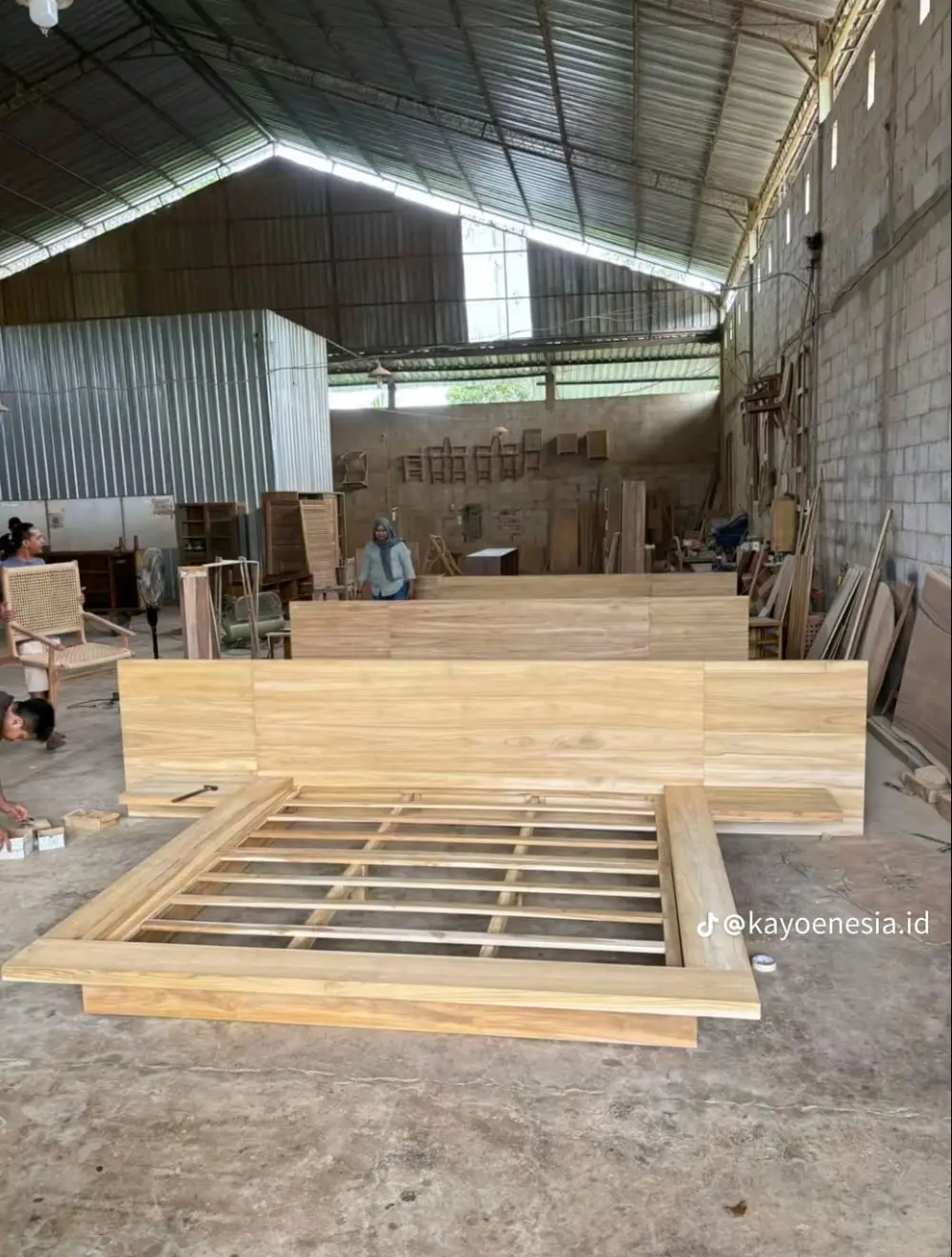 Tempat Tidur Jumbo Minimalis 200x200 Kayu Jati Solid