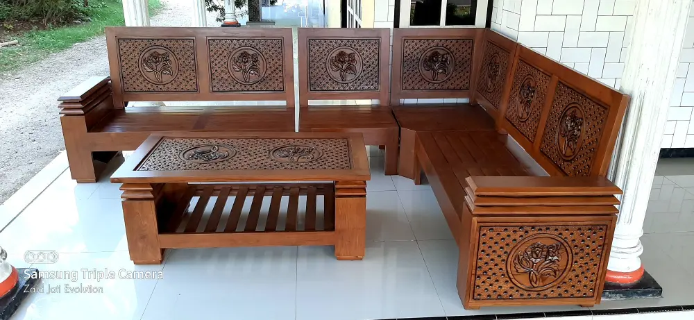 Kursi Sudut Kayu Jati Ukiran Kembang – Elegan, Kokoh & Bernilai Seni Tinggi